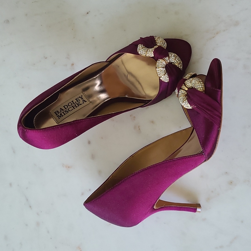Badgley Mischka Jamaica Wine Satin Peep Toe Heels - Picture 1 of 9